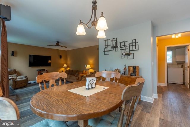 215 E FLAGSTONE DR, Newark, DE 19702