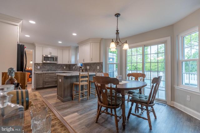 215 E FLAGSTONE DR, Newark, DE 19702