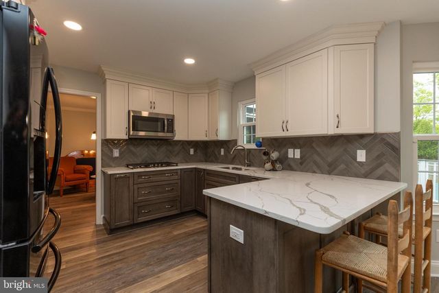215 E FLAGSTONE DR, Newark, DE 19702