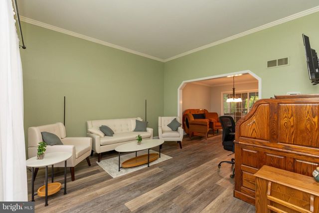 215 E FLAGSTONE DR, Newark, DE 19702