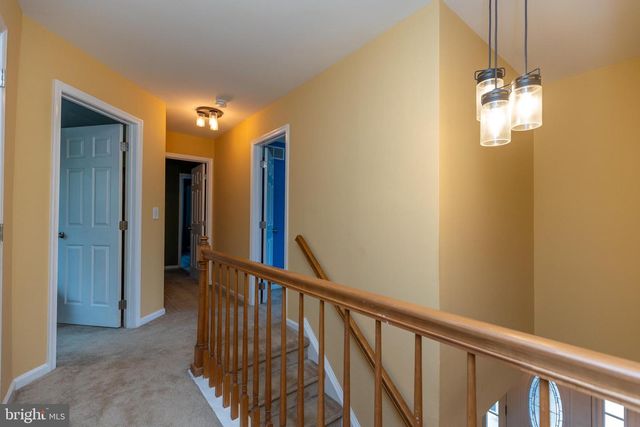 215 E FLAGSTONE DR, Newark, DE 19702