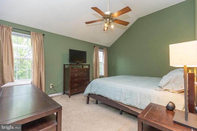 215 E FLAGSTONE DR, Newark, DE 19702
