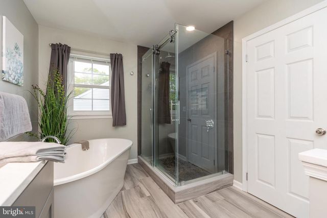 215 E FLAGSTONE DR, Newark, DE 19702