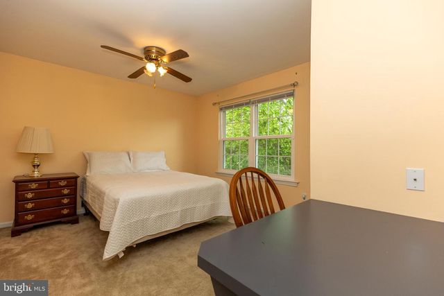 215 E FLAGSTONE DR, Newark, DE 19702