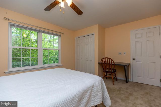 215 E FLAGSTONE DR, Newark, DE 19702