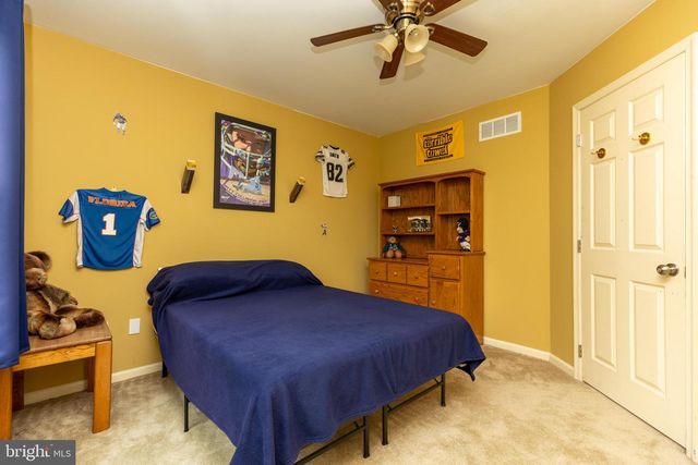 215 E FLAGSTONE DR, Newark, DE 19702