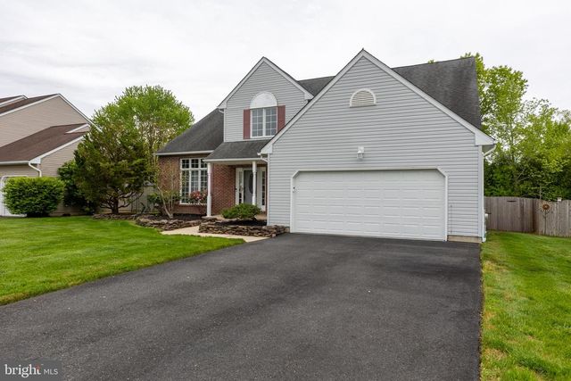215 E FLAGSTONE DR, Newark, DE 19702