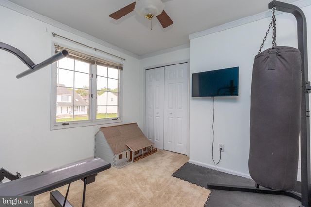 215 E FLAGSTONE DR, Newark, DE 19702
