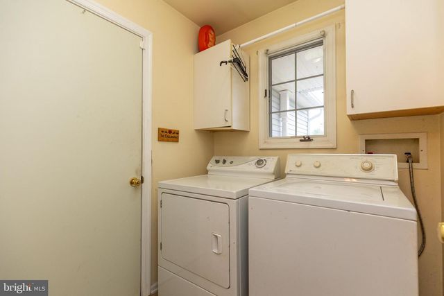 215 E FLAGSTONE DR, Newark, DE 19702