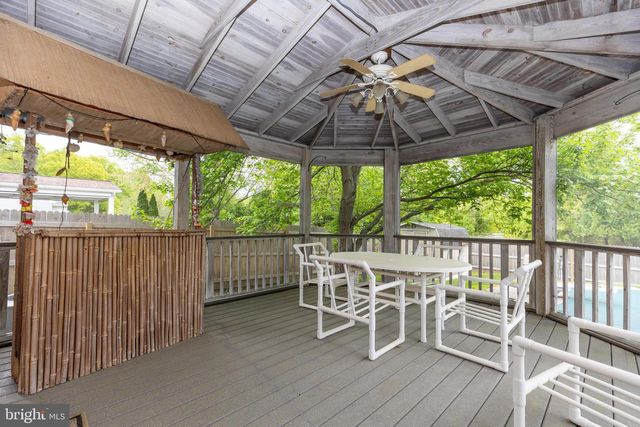 215 E FLAGSTONE DR, Newark, DE 19702