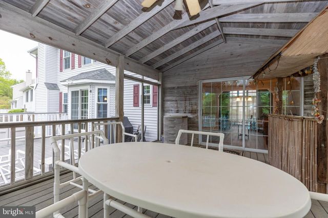 215 E FLAGSTONE DR, Newark, DE 19702