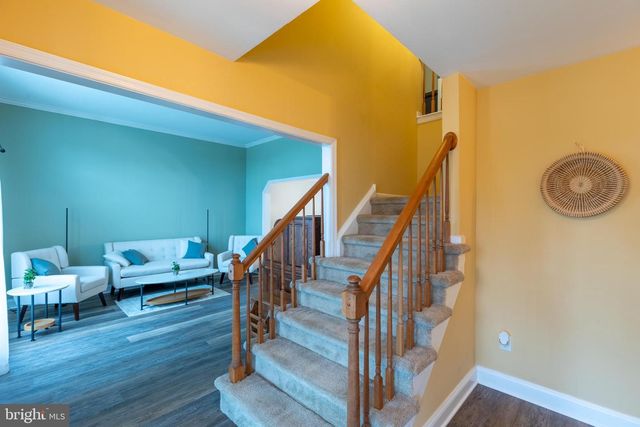 215 E FLAGSTONE DR, Newark, DE 19702