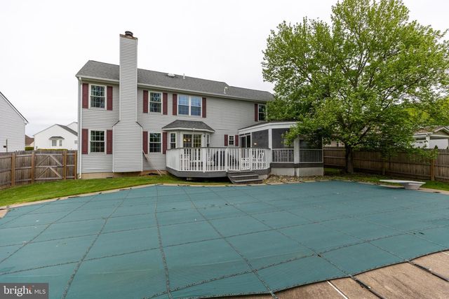215 E FLAGSTONE DR, Newark, DE 19702