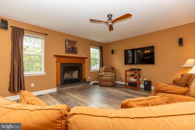 215 E FLAGSTONE DR, Newark, DE 19702