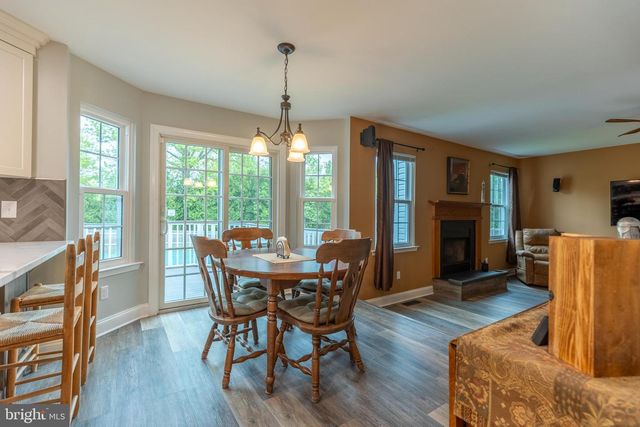 215 E FLAGSTONE DR, Newark, DE 19702
