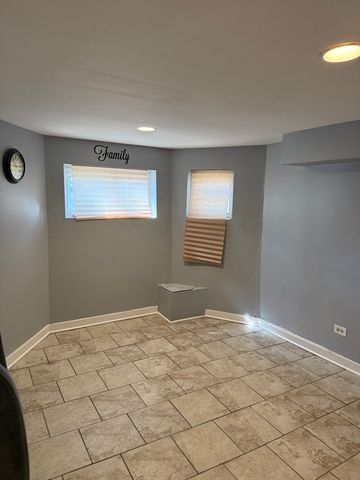 625 N MONTICELLO Avenue, Chicago, IL 60624