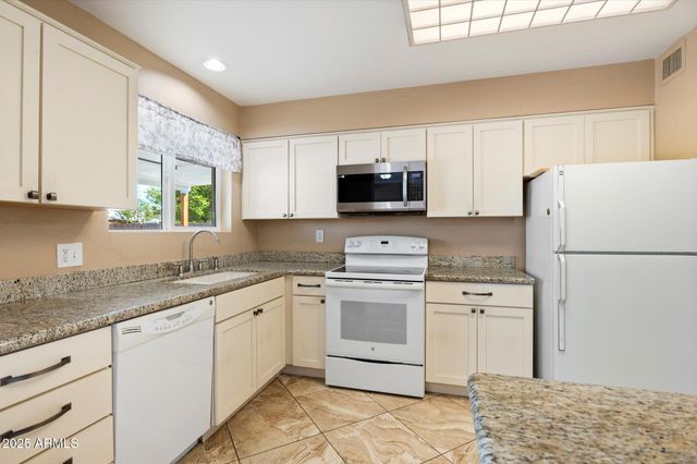 10638 W ALABAMA Avenue, Sun City, AZ 85351