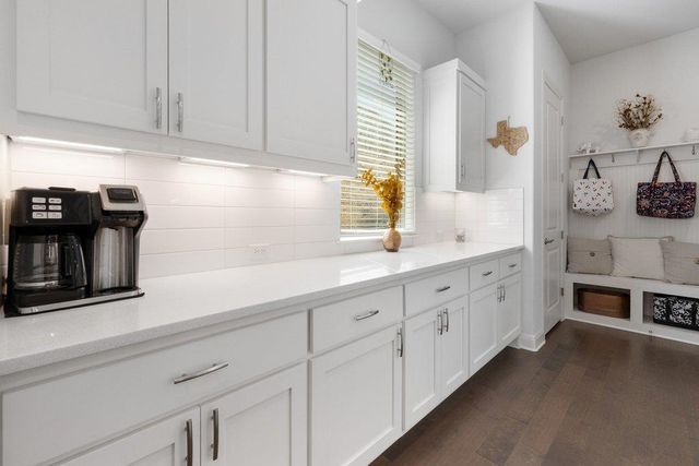 712 Sunset Vista DR, Georgetown, TX 78628