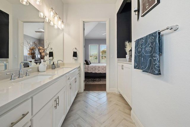 712 Sunset Vista DR, Georgetown, TX 78628