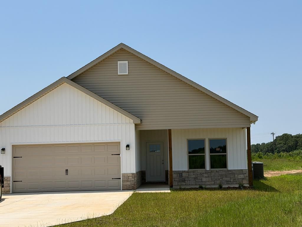 274 County Rd 62, Slocomb, AL 36375