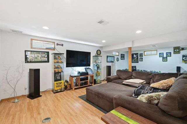 18 Prescott Circle, Madison, WI 53719