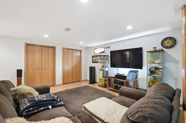 18 Prescott Circle, Madison, WI 53719