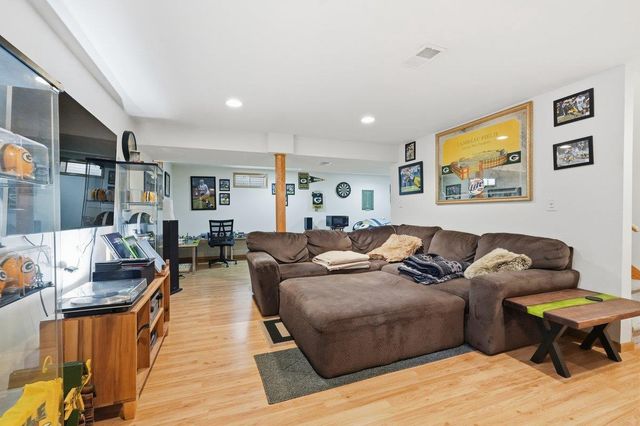 18 Prescott Circle, Madison, WI 53719