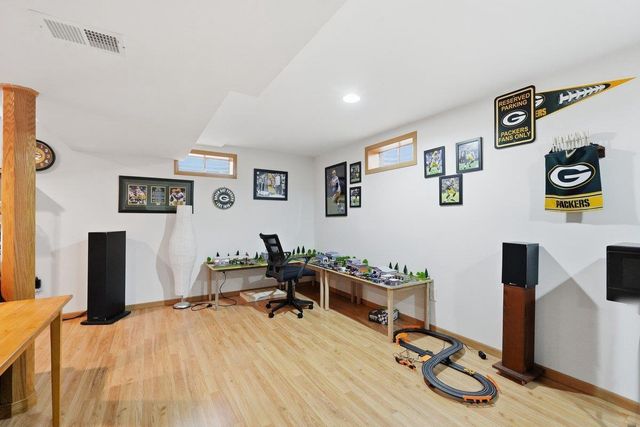 18 Prescott Circle, Madison, WI 53719