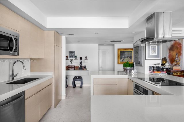 200 Ocean Lane Drive 409, Key Biscayne, FL 33149
