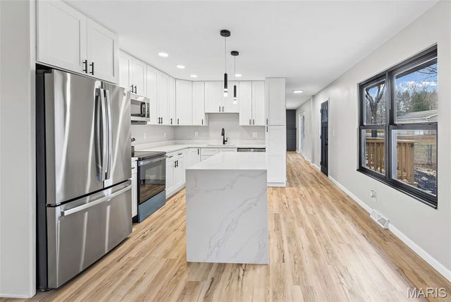 877 Longhi Road, Collinsville, IL 62234