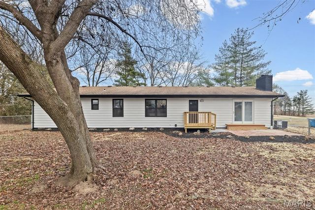 877 Longhi Road, Collinsville, IL 62234