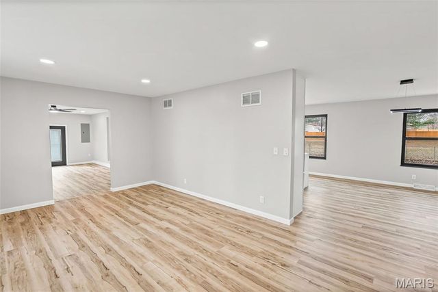 877 Longhi Road, Collinsville, IL 62234