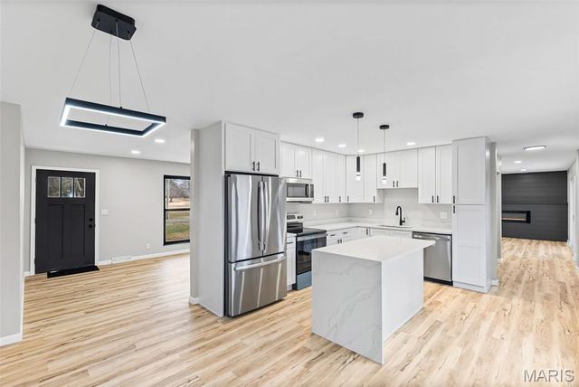 877 Longhi Road, Collinsville, IL 62234