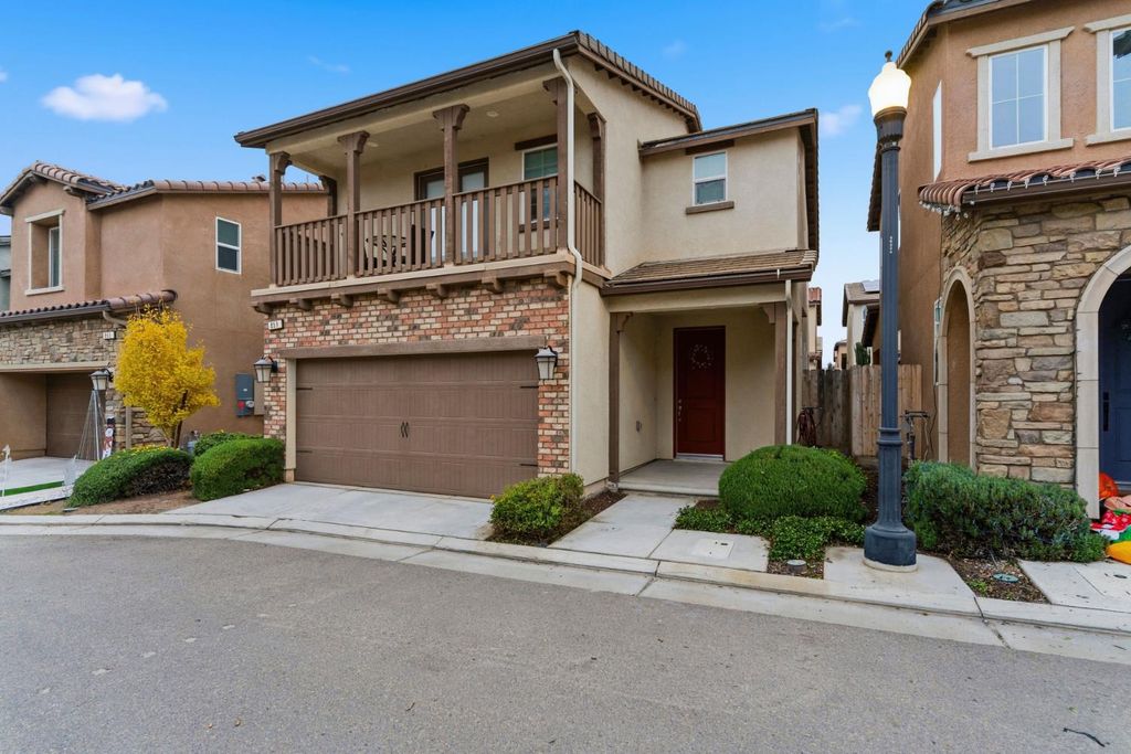 859 Lassen Lane W, Madera, CA 93636