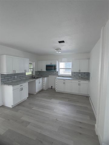 40 NW 62nd Ave, Miami, FL 33126