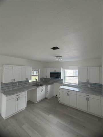 40 NW 62nd Ave, Miami, FL 33126