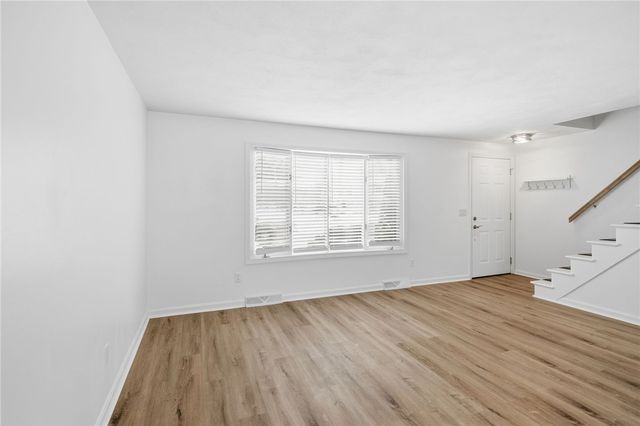 23 Benefit Street 16, Warwick, RI 02886