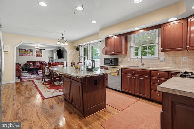 130 KOCH LN, Harrisburg, PA 17112