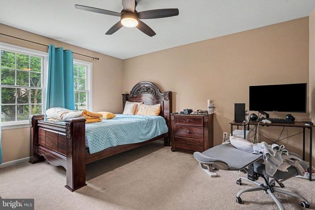 130 KOCH LN, Harrisburg, PA 17112