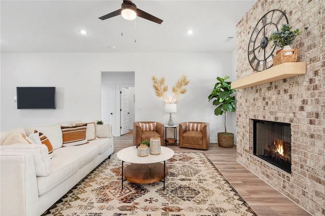 2822 N Grey Squirrel Drive, Fayetteville, AR 72704