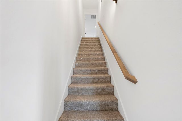 2822 N Grey Squirrel Drive, Fayetteville, AR 72704