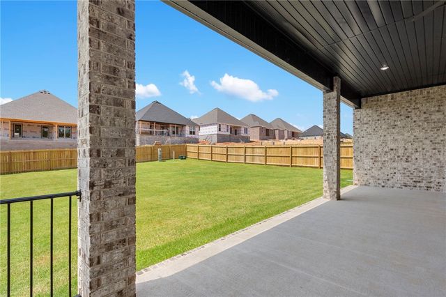 2822 N Grey Squirrel Drive, Fayetteville, AR 72704