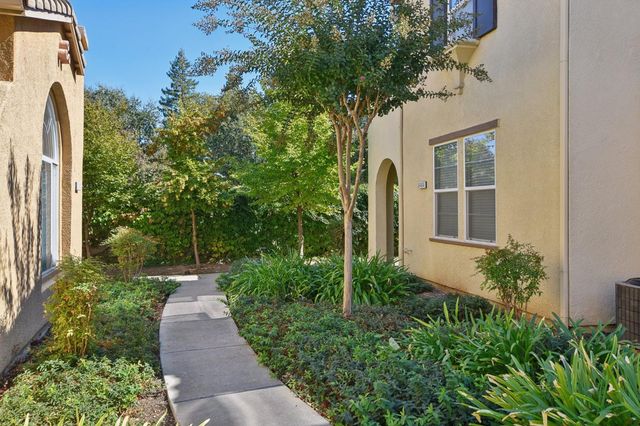 8464 Crystal Walk Cir, Elk Grove, CA 95758