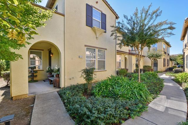 8464 Crystal Walk Cir, Elk Grove, CA 95758