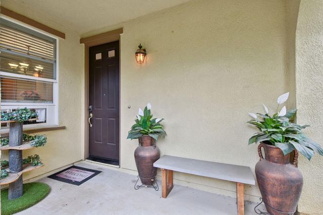 8464 Crystal Walk Cir, Elk Grove, CA 95758