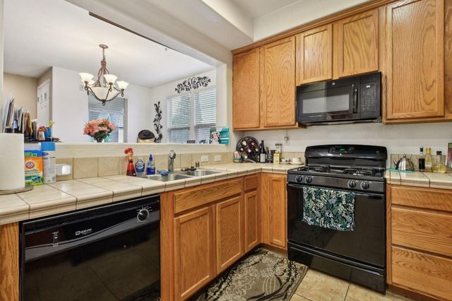 8464 Crystal Walk Cir, Elk Grove, CA 95758