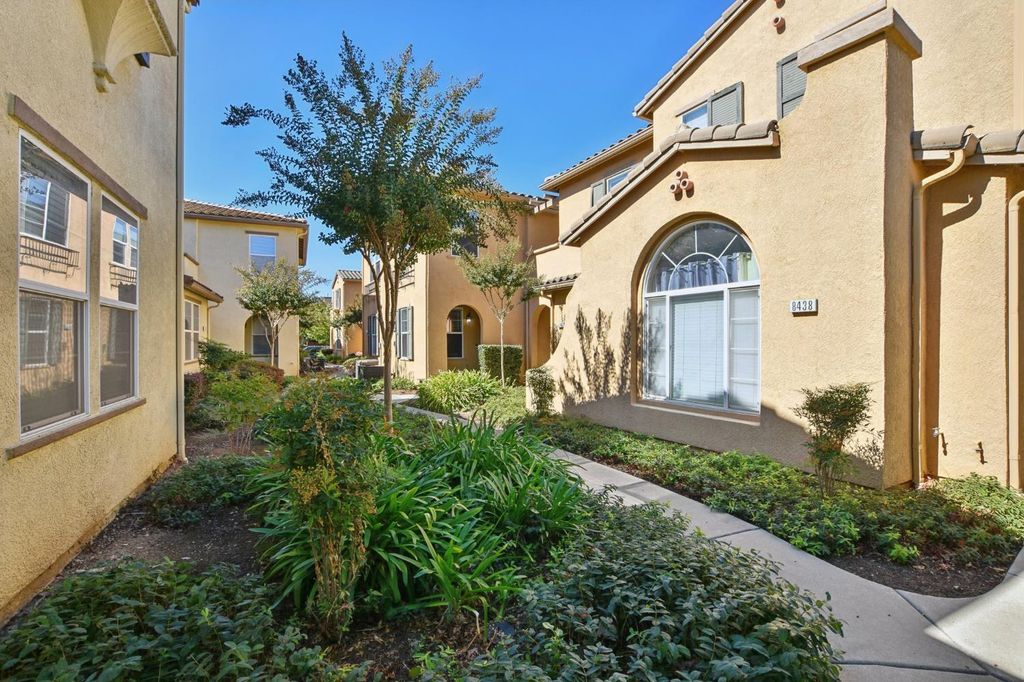 8464 Crystal Walk Cir, Elk Grove, CA 95758