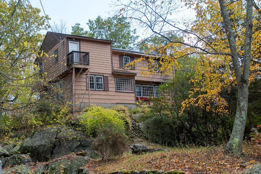 82 Kanungum Trail, Shelton, CT 06484