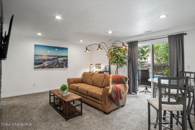 10569 N Friar DR, B, Hayden, ID 83835