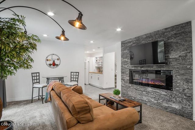 10569 N Friar DR, B, Hayden, ID 83835